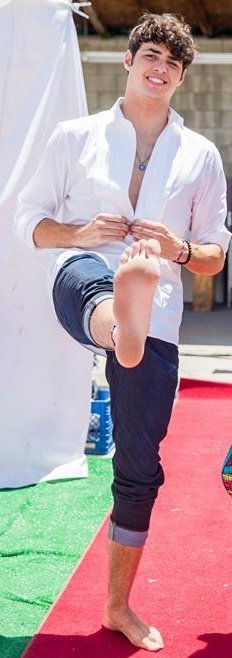just__feet's tweet photo. Noah Centineo's feet #feet #NoahCentineo #malefeet https://t.co/6LqqYdUx9c