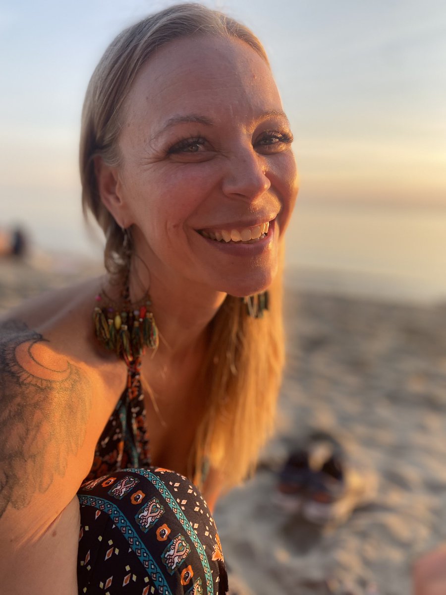 breathbodymagic's tweet photo. Beach glow 
#skinnydip #tantra #sunbum https://t.co/WKfZpRjGdy