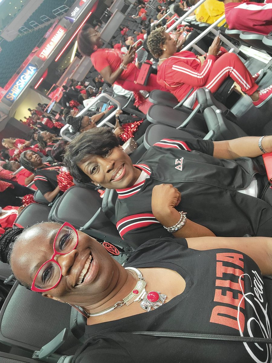 MemphisDST's tweet photo. What better way to end Day 1 of Delta Sigma Theta Sorority, Inc's 56th National Convention than with an opening reception at Gainbridge Fieldhouse. It was an evening filled with entertainment, fun, food, and fellowship! #MACIsWhereItsAt #MemphisDST #DST1913 #DSTConvention2023 https://t.co/bGHznzOMTq