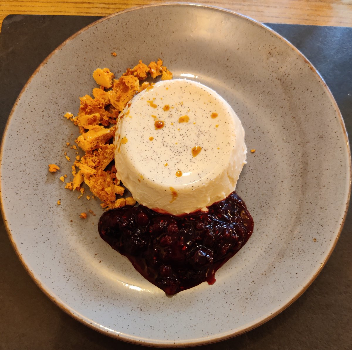 Josephine Murray (@msjhmurray) on Twitter photo My delicious (enormous!) vanilla panna cotta with forest fruit compote and honeycomb <a href="/saracensheadinn/">The Saracens Head</a> overlooking the Wye at Symonds Yat East. Gorgeous combination of flavours and textures. My delicious (enormous!) vanilla panna cotta with forest fruit compote and honeycomb <a href="/saracensheadinn/">The Saracens Head</a> overlooking the Wye at Symonds Yat East. Gorgeous combination of flavours and textures.