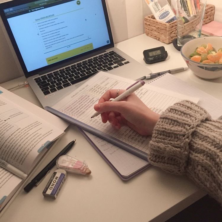 miffylovrr's tweet image. ꞋꞌꞋ  𓄹 . ִ Day #1 ⊹ ᮫࣭﹆ֹ

🎧🍂📚

Autumn is looking for new study buddies and moots!

—she/her, filo, minor, infj
—new to #studytwt &amp;amp; #booktwt
—junior high

likes !
     kpop, music, flowers, art, fashion, &amp;amp; books . . .
 
— ♡ / ↻ to spread, highly appreciated ty&amp;lt;3