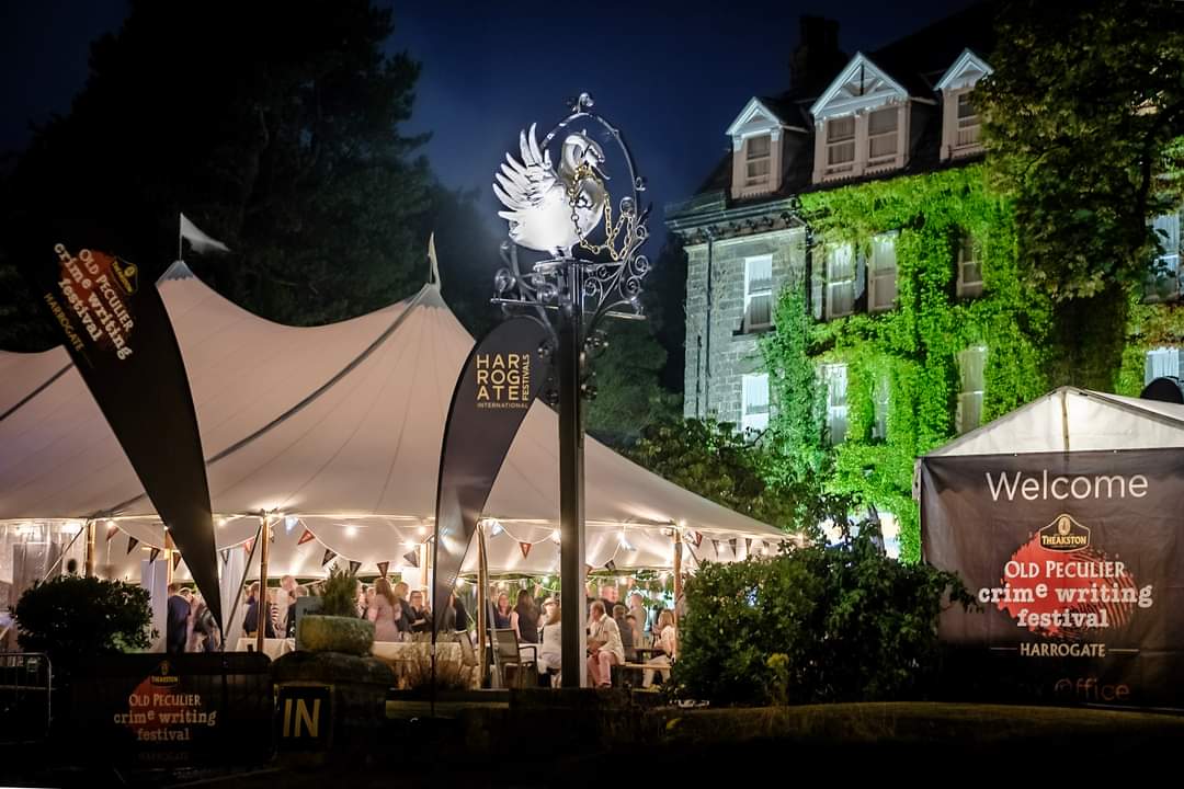 CJGrayson4's tweet photo. I'll be heading down Friday, staying overnight &amp; attending Saturday 🙌📖 seeing some great panels / events! In between, if you're coming @HarrogateFest, please say hi 🖐 I have a #Byrd &amp; #Tanzy #bookmark for you &amp; love to chat! :) 

#theakstonscrime #oldswan #author #reader https://t.co/7iOvcbRYLd