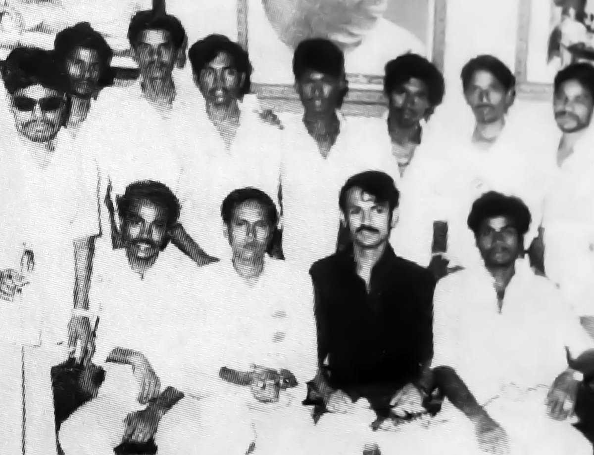 Udhaystalin's tweet photo. இளைஞர்களை ஒன்றிணைத்து இயக்கமாக்கி, தமிழர் உரிமை காக்கும் பேராயுதமாக கழகத்தை உருவாக்கினார் பேரறிஞர் அண்ணா. அவர் காட்டிய வழியில் உடன்பிறப்புகளுக்குக் கொள்கை உணர்வூட்டி கழகத்தை வளர்த்தெடுத்தார் ��ுத்தமிழறிஞர் கலைஞர். 

அவர்களின் நீட்சியாக, இயக்கத்திற்கான எதிர்காலம் குறித்த பெருங்கனவோடு, லட்சக்கணக்கான இளைஞர்களை அரசியல்மயப்படுத்திடும் பாசறையாக, நம் கழகத் தலைவர் @mkstalin அவர்களின் முன்னெடுப்பில் மதுரை ஜான்சி ராணி பூங்காவில் இதே நாளில்தான் @dmk_youthwing தொடங்கப்பட்டது. 

இத்தகைய வரலாற்றுப் பெருமைகள் நிறைந்த இளைஞர் அணியின் செயலாளராக அதன் பணிகளை ஒருங்கிணைப்பதில் பெருமை கொள்கிறேன��.   

கலைஞர் நூற்றாண்டில் உள்ளோம், நமக்கான கழகப் பணிகள் காத்திருக்கின்றன.
உண்மையான புதிய இந்தியாவை விடியச் செய்ய, கழகத் தலைவரின் கரங்களுக்கு 2024- தேர்தல் வெற்றியைக் கொண்டு சேர்த்திடும் வகையில் அயராது உழைத்திட இந்நாளில் உறுதியேற்போம்!
#DMKYouthwing