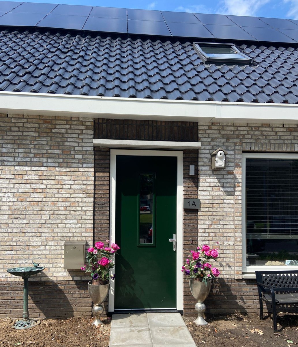 knarreprak's tweet photo. Deze week tv-team @RTVDrenthe iov @OmroepMAX voor program #expeditieNL na de zomer. Ons 8e hof en 1e in N-Nederland in Emmen staat er mooi bij, ook al moeten alle hagen nog geplant worden. De mensen zoals overal stuiterend blij met ons concept, nr 9 &amp;. 10 zijn ook al in aanbouw. https://t.co/P9FO0Fr2gi