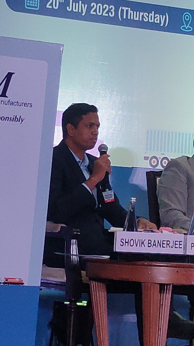 CVmagazine's tweet photo. Prakash Ghagare, Head of Commercial, CHEP India said, "You can move from owning an assets to sharing those assets to meet the sustainability goals." #SIAMLogisticsConclave, #BTNR #RoadToSustainability #AutomotiveLogistics https://t.co/U4HzRMLgWE