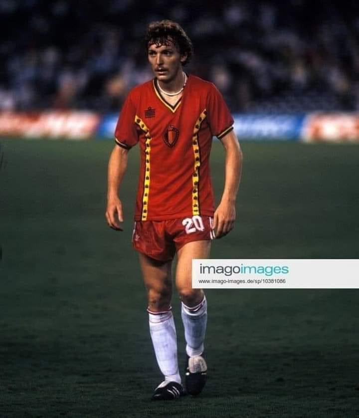OldFootball11's tweet photo. #Poland beat #Belgium 3-0 at #WC1982.   
#ZbigniewBoniek after the match. https://t.co/QZeNuJHCMz