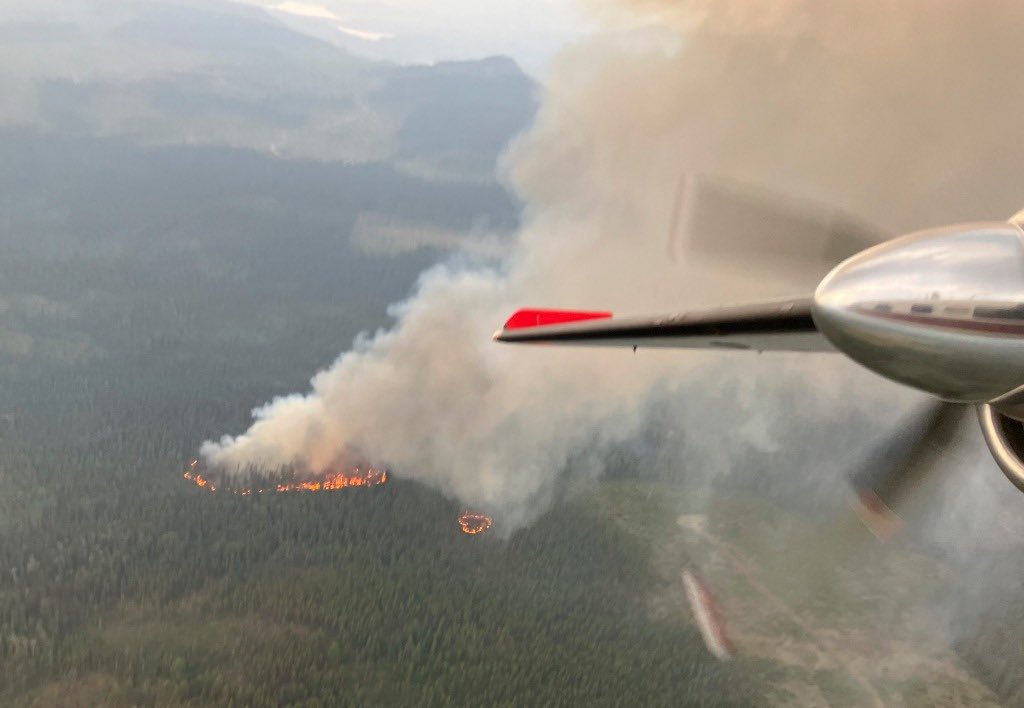 ifengna's tweet photo. #加拿大 不列颠哥伦比亚省今春以来已发生逾千起野火。#Canadawildfires https://t.co/n3z4robcL4