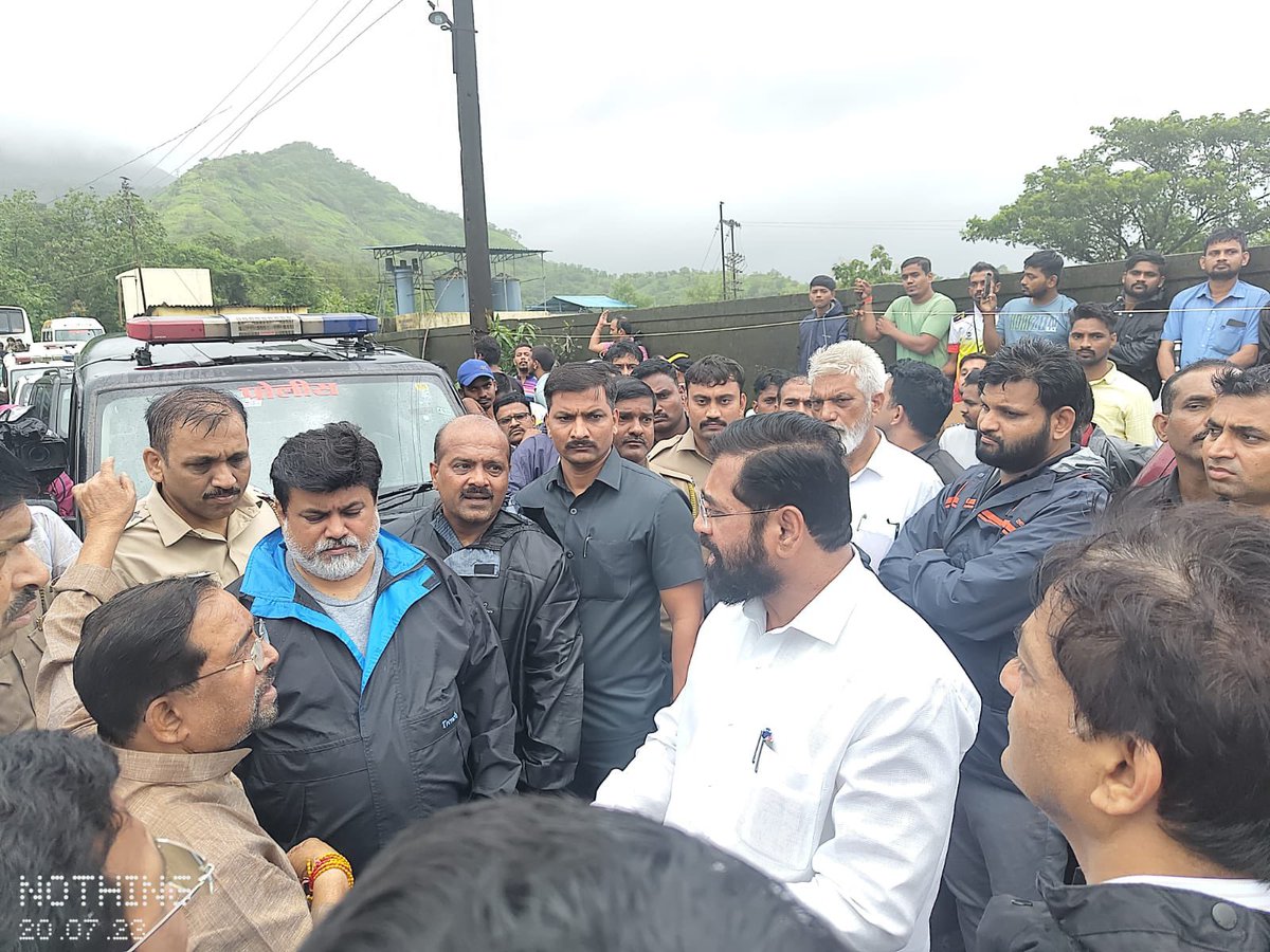 RRPSpeaks's tweet photo. काही गोष्टी या राजकारणाच्या पलीकडं जाऊन बघायच्या असतात. इर्शाळवाडीवर दुःखाचा डोंगर कोसळला असताना तातडीने मदत आणि बचाव कार्य करण्यासाठी शासन, प्रशासन आणि लोक हे कमालीच्या समन्वयाने काम करत असल्याचं एक सुखद चित्र अनेक दिवसांनी दिसलं.. आता अपेक्षा एकच आहे की अशा दुर्घटना वारंवार होत असताना आपण त्यातून कायमस्वरूपी मार्ग काढणार आहोत की नाही? अजून किती जणांचे बळी असेच जात राहणार?
@CMOMaharashtra @Dev_Fadnavis @AjitPawarSpeaks @AnilPatil_NCP