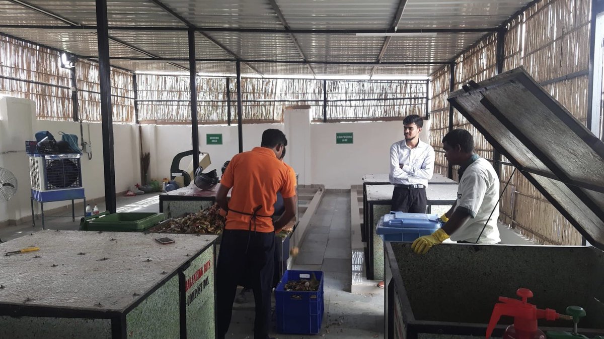 MCManesar's tweet image. A beautiful set up at our bulk waste generator #MonsoonBreeze society to manage their wet waste responsibly. A heartfelt thanks to the RWA and citizens for their successful management @MoHUA_India @HardeepSPuri @RoopaMishra77 #SwachhSurvekshan2023Manesar #WasteToWealth