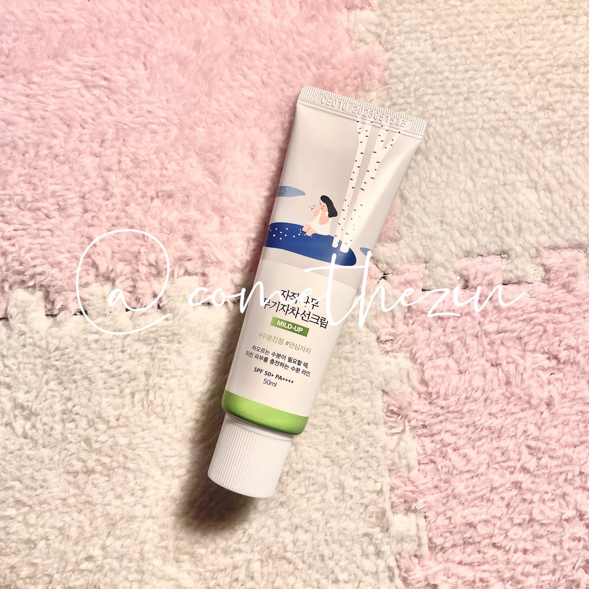 comethezin's tweet photo. ส่งต่อ  ROUND LAB Birch Juice Moisturizing sun cream 50ml สูตรสีเขียว 

ตัวนี้มี Zinc Ozide และ Dermatic-Ac3  ช่วยปลอบประโลมผิว 

พึ่งแกะใช้ไปครั้งเดียว เหลือเยอะมากเหมือนได้ใหม่เลย กล่องไม่มีนะคะ 

🌺ส่งต่อ 330 รวมส่งคับ🌺 สอบถาม dm/mt

#กันแดดroundlab #roundlab #ส่งต่อคสอ https://t.co/hRROGFyyjF