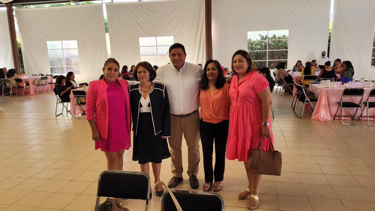 stpeidceo22_25's tweet photo. agradece la invitación de las y los delegados sindicales de las delegaciones 3F104, 3F105, 3F107, 3F108 y 3F110 de la Secretaría de Administración, a la celebración del Día de las Madres, con un emotivo evento. 
¡Muchas felicidades mamás! https://t.co/whb2Ne68DA