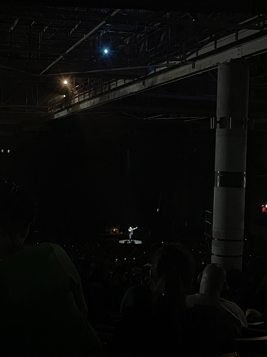 FemaleBeaulo's tweet photo. best night of my fucking life 🤘🏼🎸 @TheOfficialA7X https://t.co/TgsQxHs97a