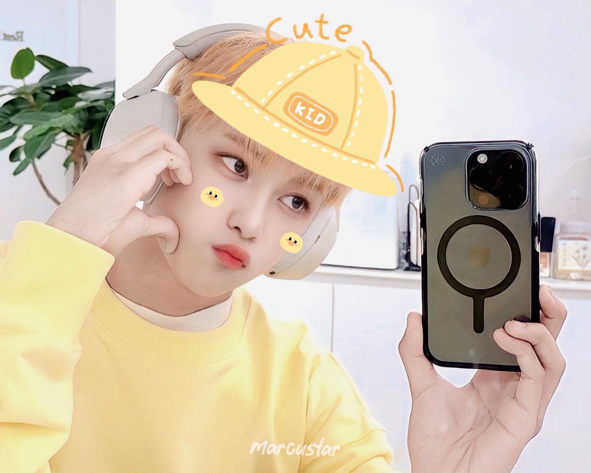 marcustar_'s tweet photo. `  happy 6th months with Marcus'     
                       radiants ! ˚ ༘♡ ⋆｡˚ https://t.co/O4rPpvr4Fw