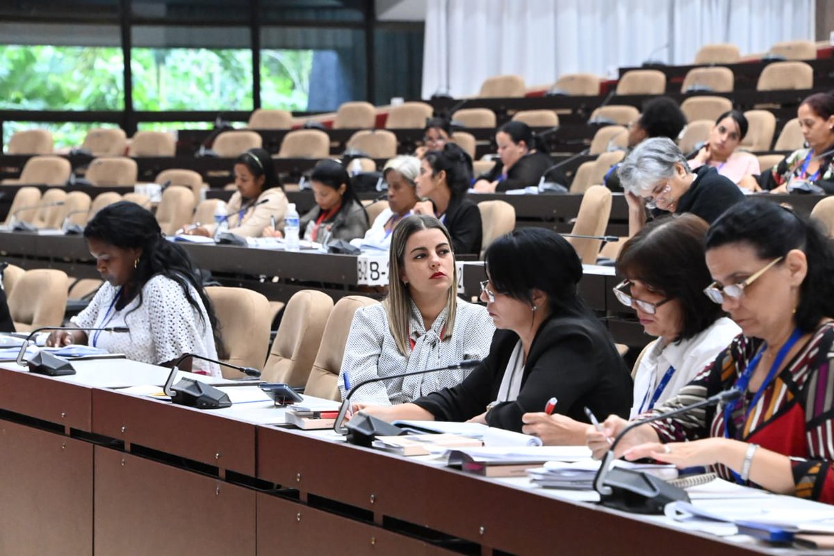 La implementación del Código de las Familias y el proyecto de Política de Atención integral a la niñez, la adolescencia y las juventudes fueron ampliamente analizados en nuestra Comisión de la <a href="/AsambleaCuba/">Asamblea Nacional Cuba</a>. Lo hicimos junto al Presidente <a href="/DiazCanelB/">Miguel Díaz-Canel Bermúdez</a> y otras autoridades del país.