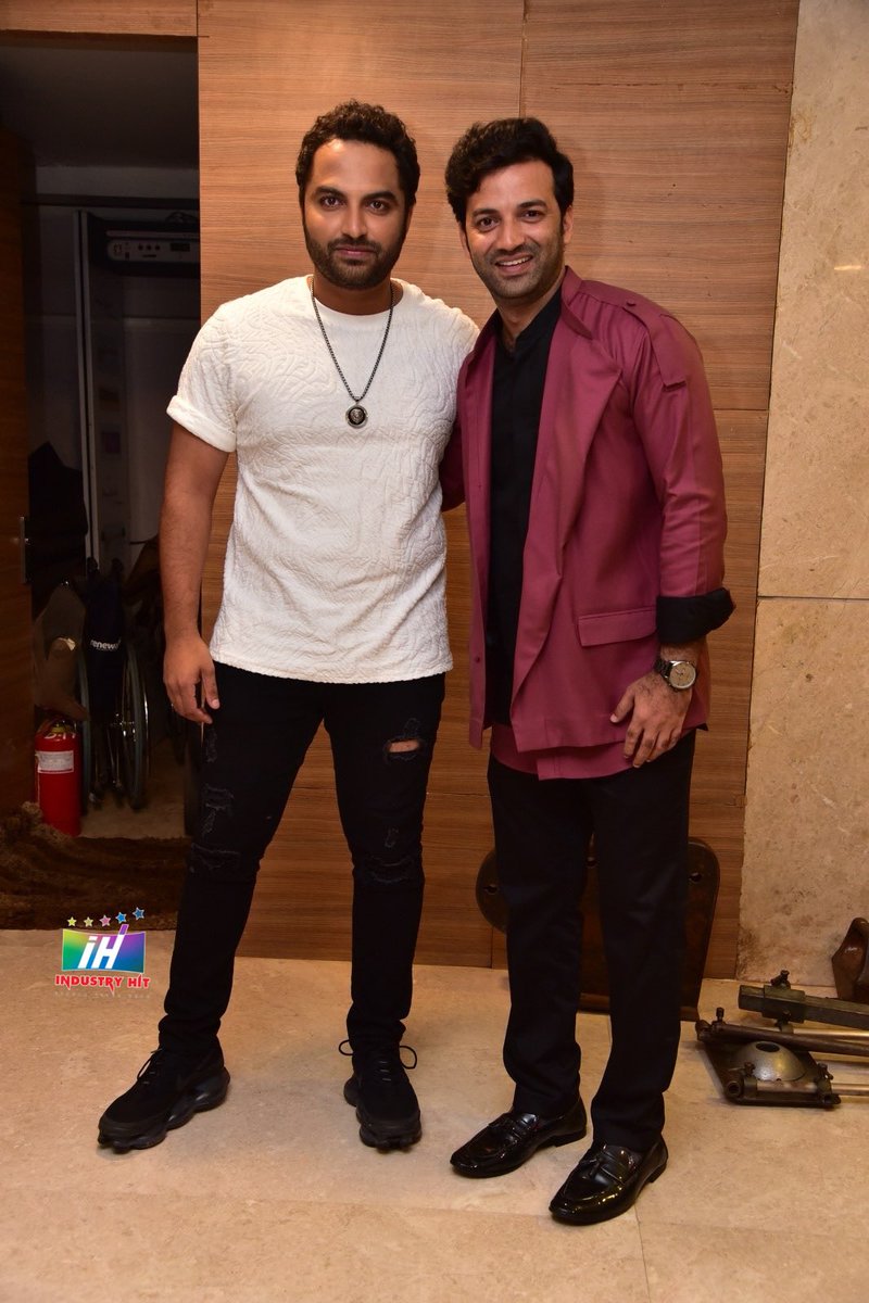 baraju_SuperHit's tweet photo. BTS Clicks πΈπΈ Of #AnnapurnaPhotoStudio Pre Release Event πΈπΈ
@IamChaitanyarao #Lavanya @CMudddu @pankajttt @YashBigBen @princesindala @BigBen_Cinemas @SureshProdns @sarigamacinemas @etvwin @TSeries @GskMedia_PR #APSfromTomorrow https://t.co/2quuaef5mc