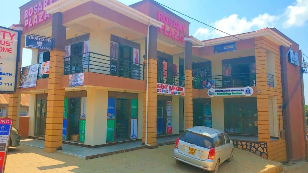 NEW COMMERCIAL BUILDING FOR SALE IN BWEYOGERERE JINJA ROAD AT 700M

Bweyogerere Jinja road mall on sale 700million with monthly income 7million fully occupied.Seated on 13decimals with ready mailo land title
Call/WhatsApp 0701895892/0778504254

#Cheating #Ssemuju #Mahrez #Mendy