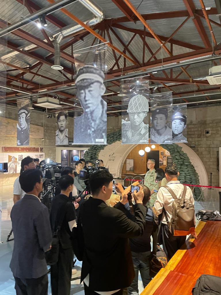 SwissAmbSeoul's tweet photo. The 🇨🇭Neutral Nations Supervisory Commission (#NNSC) delegation delivered a 70 years-old copy of the armistice agreement to the Gyeonggi province to make it accessible to the public. @ggholic #swissint https://t.co/5W4aYJLv2V