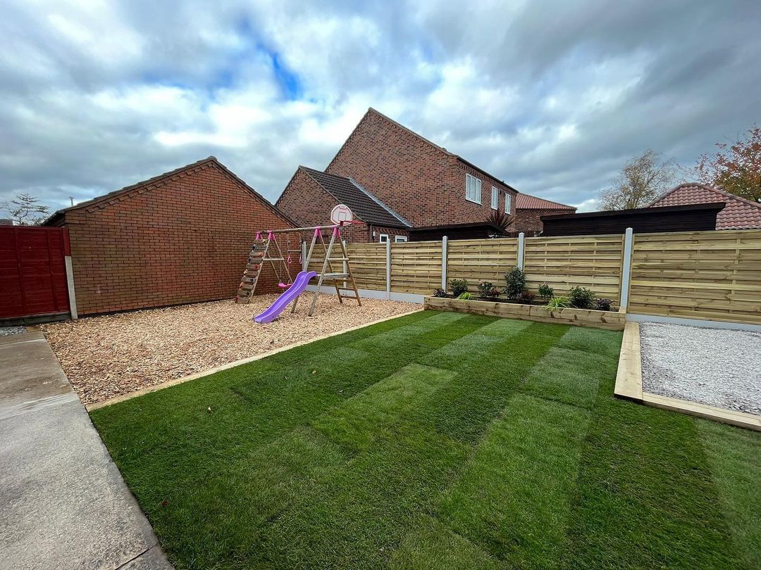 KenningsBuild's tweet photo. Swipe to see the before pictures ➡️🤯 What a transformation! Thankyou to our lovely customer @katemedleylandscaping for these pictures! 🏡

#landscape #landscaping #garden #gardening #diy #gardenproject #homerenovation #gardenideas https://t.co/oXAJXehNeC