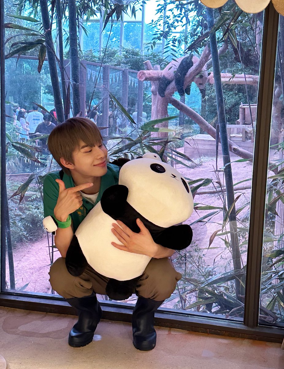 “너는 영원한 나의 아기 판다야” - 강바오ㅣ김정우의 이 사람을 찾아서 

🐼Today 10PM KST💚
Coming soon🎡✨

#김정우의_이사람을찾아서
#JUNGWOO #정우
#강바오 #푸바오 
#NCT #NCT127