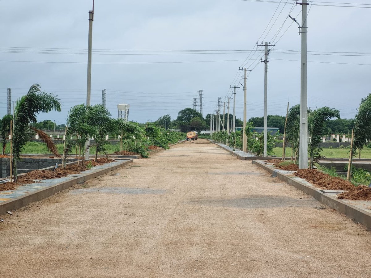 PrakashGroup1's tweet image. HMDA Approved open plots at a prime location in Hyderabad. Near IIT Kandi- Mumbai Highway. Near 200 Ring Road Sanagareddy
Limited plots are available
Developments are completed
100%vasthu
Price 26,000/- for sq yard
Call: 99499 72417
#hmdaplots
#hmdaapprovedplots