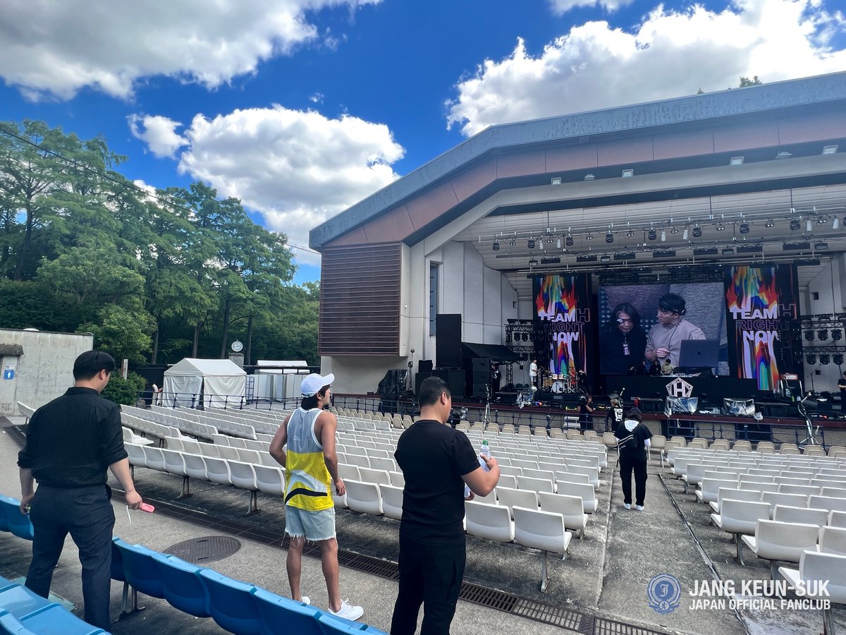 jksjapan's tweet photo. [📢]

ついにリハーサル開始🎤🎧
TEAM Hのメンバーも水分補給🥤しながら頑張ります💪

#チャン・グンソク #チャングンソク 
#JangKeunSuk #JKS #장근석 
#グンちゃん #TEAMH https://t.co/ZgM0oe6c8u