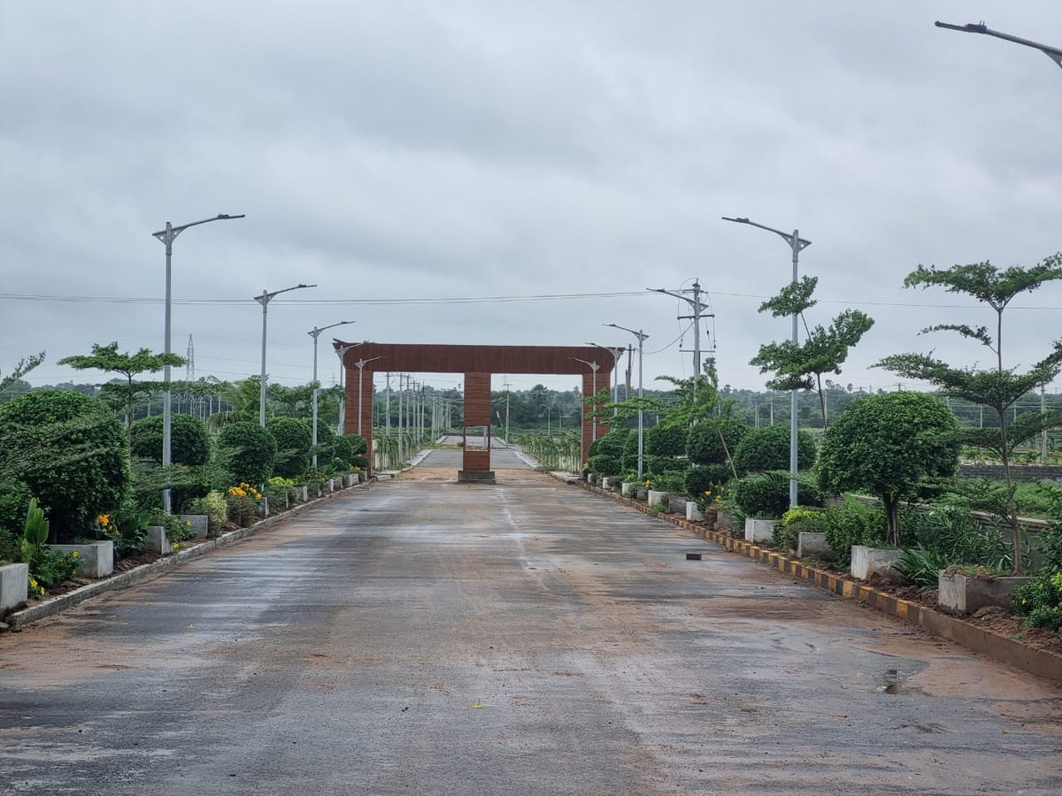 PrakashGroup1's tweet image. HMDA Approved open plots at a prime location in Hyderabad. Near IIT Kandi- Mumbai Highway. Near 200 Ring Road Sanagareddy
Limited plots are available
Developments are completed
100%vasthu
Price 26,000/- for sq yard
Call: 99499 72417
#hmdaplots
#hmdaapprovedplots
