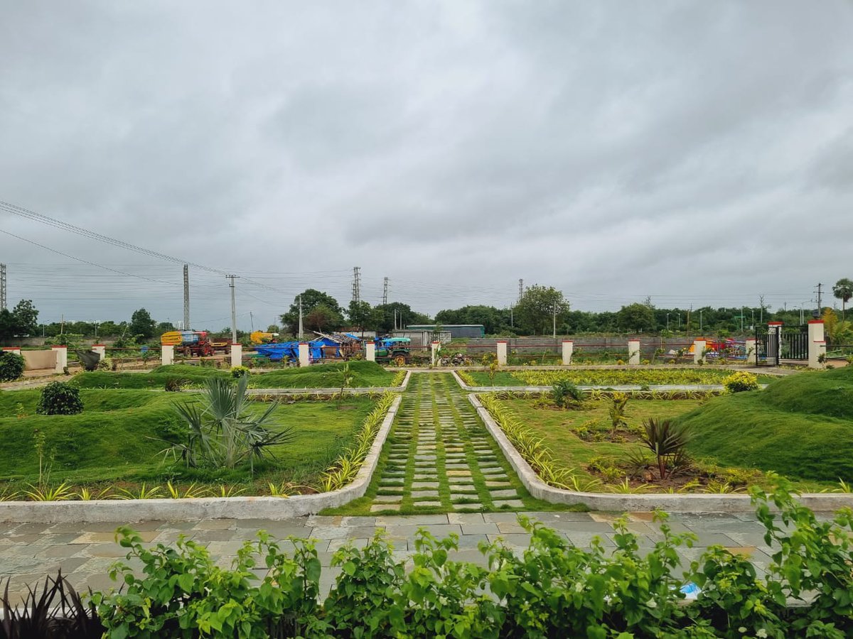 PrakashGroup1's tweet image. HMDA Approved open plots at a prime location in Hyderabad. Near IIT Kandi- Mumbai Highway. Near 200 Ring Road Sanagareddy
Limited plots are available
Developments are completed
100%vasthu
Price 26,000/- for sq yard
Call: 99499 72417
#hmdaplots
#hmdaapprovedplots