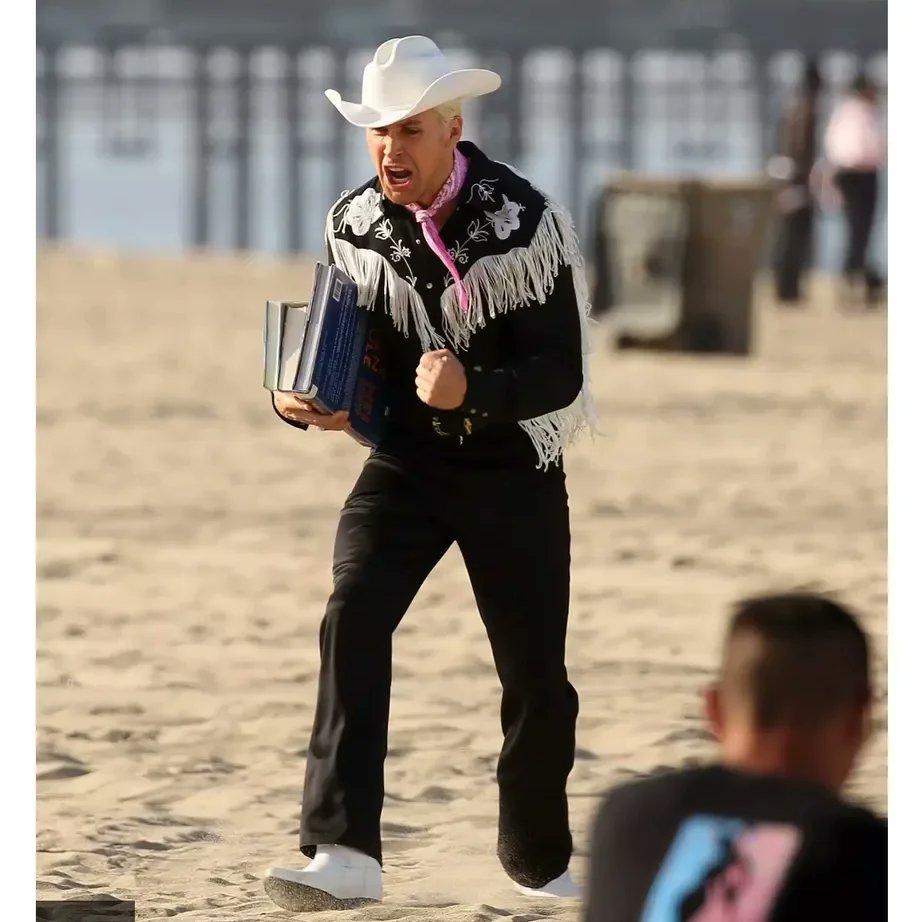 Booming and wiring during the LA portion of "Barbie". #soundspeeds #bts #barbie #barbiemovie #boomoperator #soundutility #iatselocal695