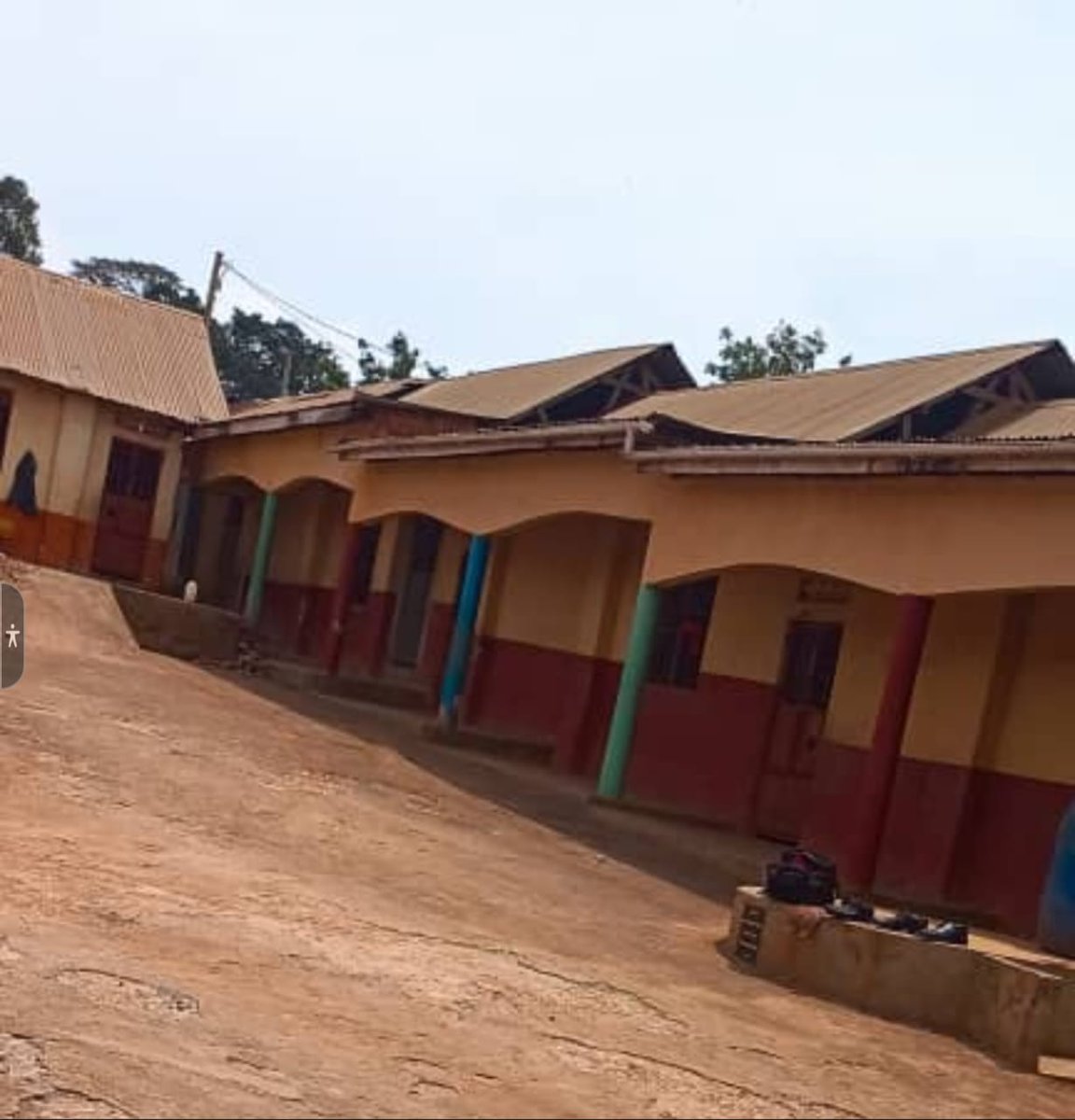 *Empty structures of nursery/primary school for sale* 
Location: Kawempe Lugoba 
Plot size: ~40 decimals
Tenure: Kabaka's land - agreement sale
Call/WhatsApp 0701895892/0778504254
#Katonga #Lukwago #FdcOfficial #Cheating #Mahrez #Ssemuju #Rice #Mendy #Besigye #ArsenalFc #Mendy