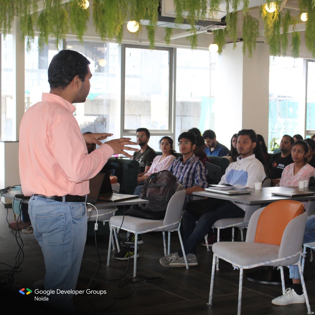 gdg_noida's tweet image. Unleashing the Power of Tech! ⚡ 
Our vibrant community dived deep into the realm of up-and-coming technology, from questioning ML Models to deciphering Data Science. 
#TechUnleashed #DataScience #ML