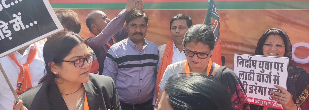 PankajBjym82's tweet photo. बुलावे नहीं भेजे जाते युद्ध-ए-स्वाभिमान में,
युवा खुद ब खुद चले आते हे युद्ध के मैदान में।

“युवा आक्रोश महाघेराव” अजमेर
@cpjoshiBJP @Tejasvi_Surya @AnkitChechi_bjp @BJP4Rajasthan https://t.co/6qAMf69dCe
