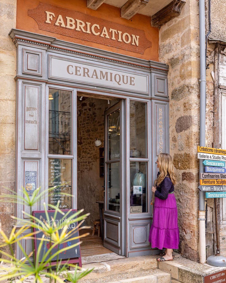 hdlfrance's tweet photo. 2 ans après mon premier reportage pour la mise en avant des merveilleuses échoppes du vieux Terrasson, je redécouvre cette ambiance artisanale avec en prime la découverte du restaurant le Moulin de l’Imaginaire. #dordogne #perigord #terrasson #echoppes #vezere #dordognetourisme https://t.co/Ffa9lSBQhe