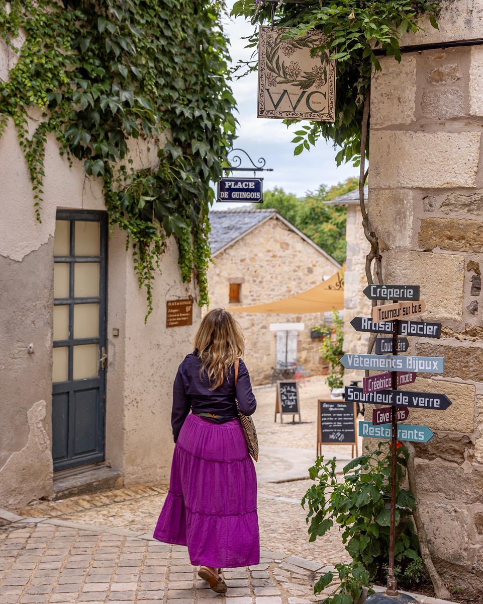 hdlfrance's tweet photo. 2 ans après mon premier reportage pour la mise en avant des merveilleuses échoppes du vieux Terrasson, je redécouvre cette ambiance artisanale avec en prime la découverte du restaurant le Moulin de l’Imaginaire. #dordogne #perigord #terrasson #echoppes #vezere #dordognetourisme https://t.co/Ffa9lSBQhe