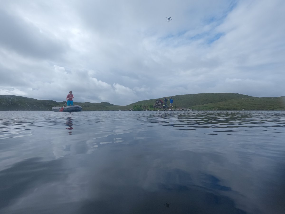 Sunshine, torrential downpours, watery trenches and even more wood! We've had it all this season excavating a Neolithic crannog! #ScotlandDigs2023 <a href="/DuncanGarrow/">Duncan Garrow</a> <a href="/FSturt/">Fraser Sturt</a> <a href="/SBlankshein/">Stephanie Blankshein</a> <a href="/roseferraby/">Rose Ferraby</a> <a href="/felix_pedrotti/">Felix Pedrotti</a> <a href="/R_OrtizV/">Rodrigo Ortiz</a> @ArchaeoMesolent @mkmacdonald92 <a href="/sotonarch/">Archaeology | Southampton</a> @UniRdg_Arch