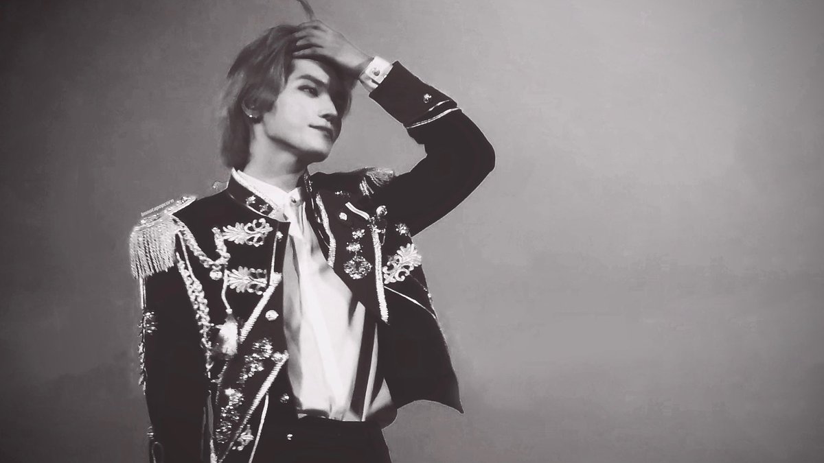 찍은 동영상 보고 있는데......머리 쓸어올리는 순간ㅠ 이 미모 실화냐....

#NCT127 #NCT 
#TAEYONG #태용
