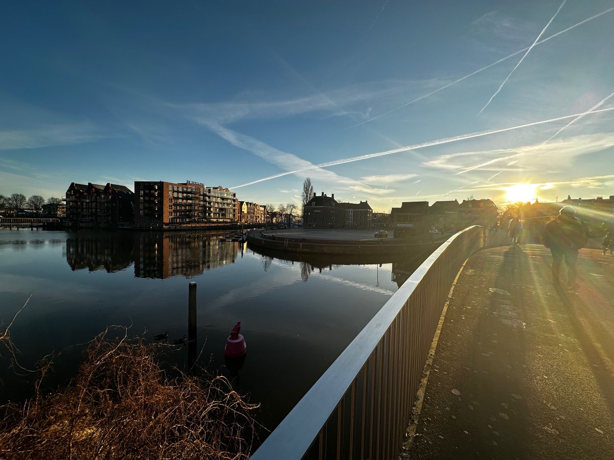 Stadsscan Zwolle

In Zwolle ligt een uitdagende groei- en verstedelijkingsopgave. Om hiervoor weloverwogen keuzes te kunnen maken hebben <a href="/Gemeente_Zwolle/">Gemeente Zwolle</a>, <a href="/deltaWonen/">deltaWonen</a>, <a href="/swz_zwolle/">Woningcorporatie SWZ</a> en @OpenbaarBelang  ons geselecteerd voor het maken van een Stadsscan. 

👉 ruimtevolk.nl/projecten/stad…