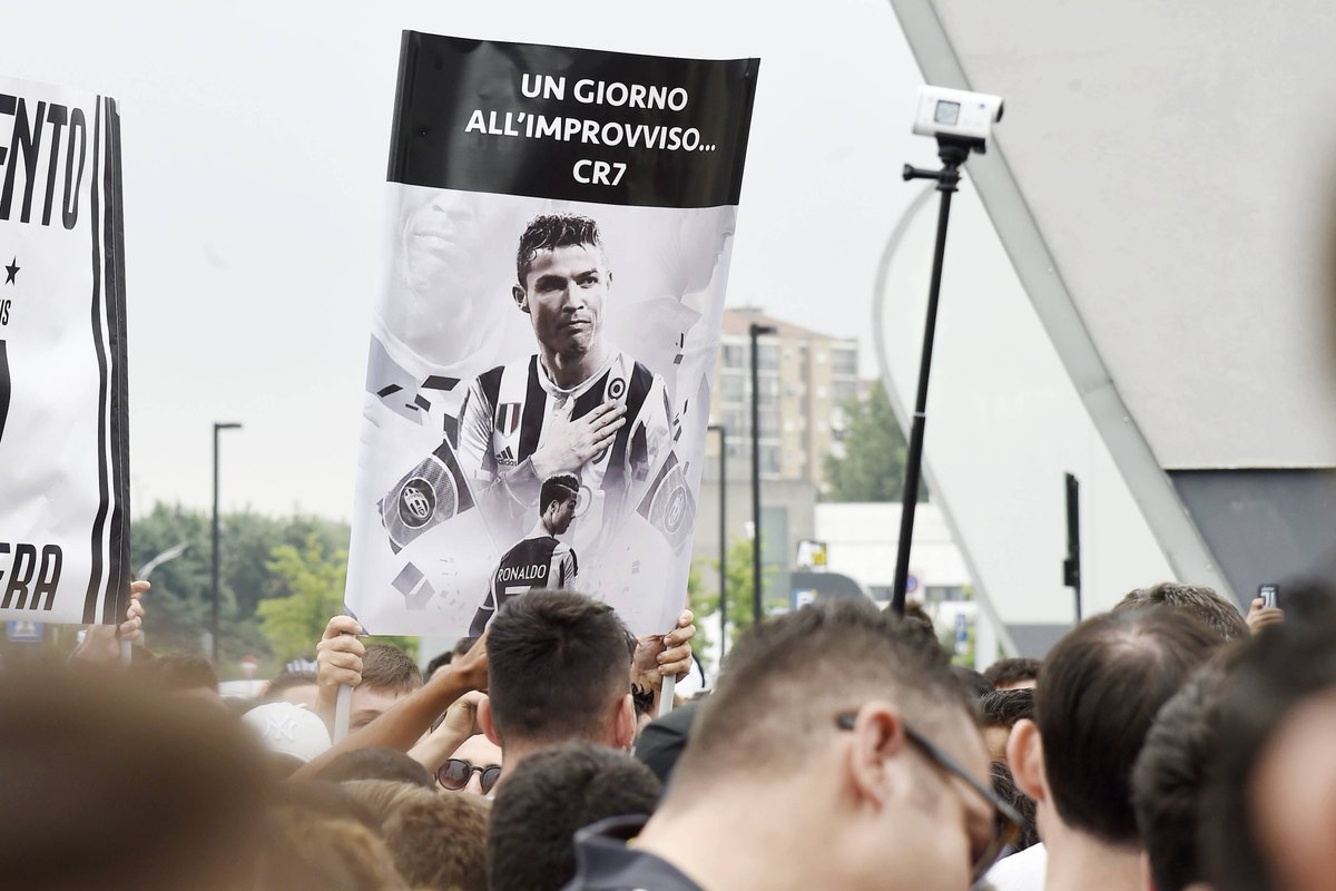 IFTVofficial's tweet photo. Say what you want, but the hype for Ronaldo's transfer to Juventus was unmatched 🔥 https://t.co/24Z5zVNY0z