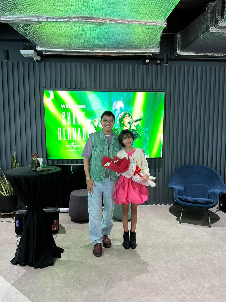 coachabbytwt's tweet photo. Shane Bernabe joins the UMUSIC family.
Here are some snaps from the event.
Who’s excited to see her find her VOICE and grow even more? 🖐️ 

@UMUSICPH #UMusicPH
#ShaneBernabe https://t.co/Dd6WxHsZN0