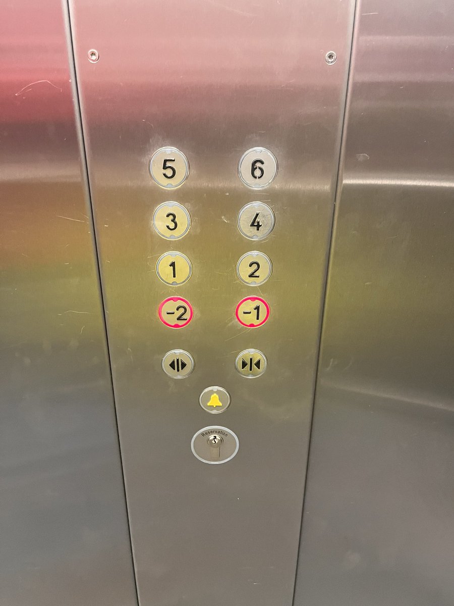 Gibt es irgendwo eine Auswertung wie häufig eine falsche Fahrstuhltaste gedrückt wird und welche (ökologischen) Auswirkungen es hat? Und warum gibt es keine Korrekturfunktion?