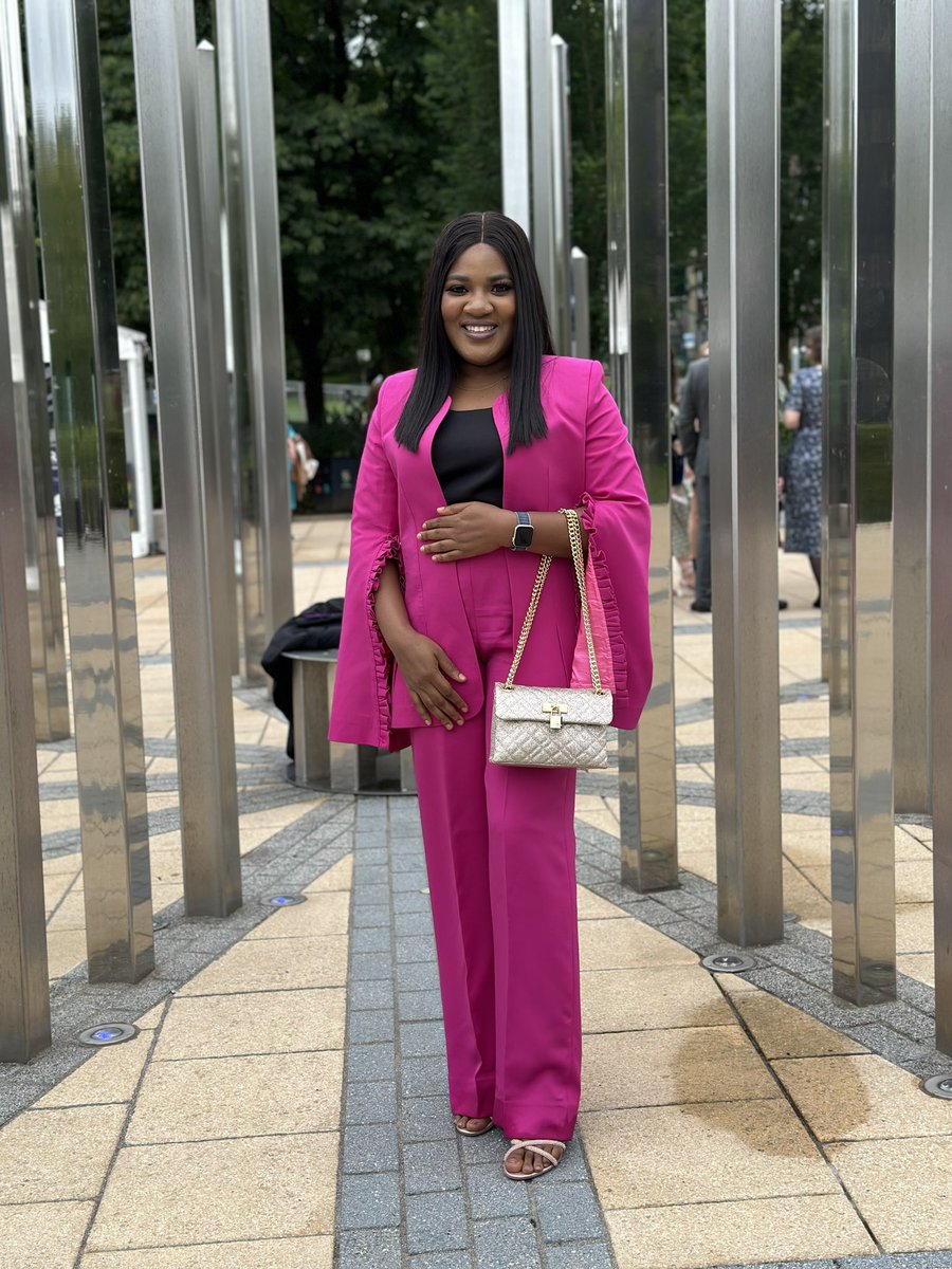 i_am_Aishah's tweet photo. Hamdan wa Shukrah 🙏🎉🎉🎉
MSc bagged👩‍🎓🎉
#keeleuniversity #keelebusinessschool #latestgraduate #ukgraduate https://t.co/LMVW3cQm5n