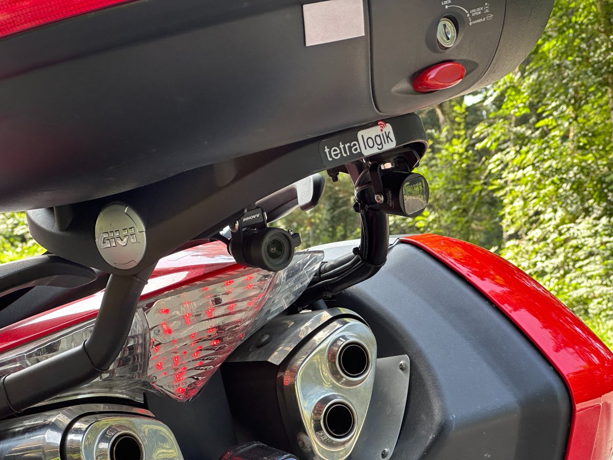 InnovvTech's tweet image. INNOVV K3 Dashcam and ThirdEYE BSD System on HONDA VFR-ABS del 2007😉 #innovv #hondavfr #motorcyclecamera #dashcam #bsd