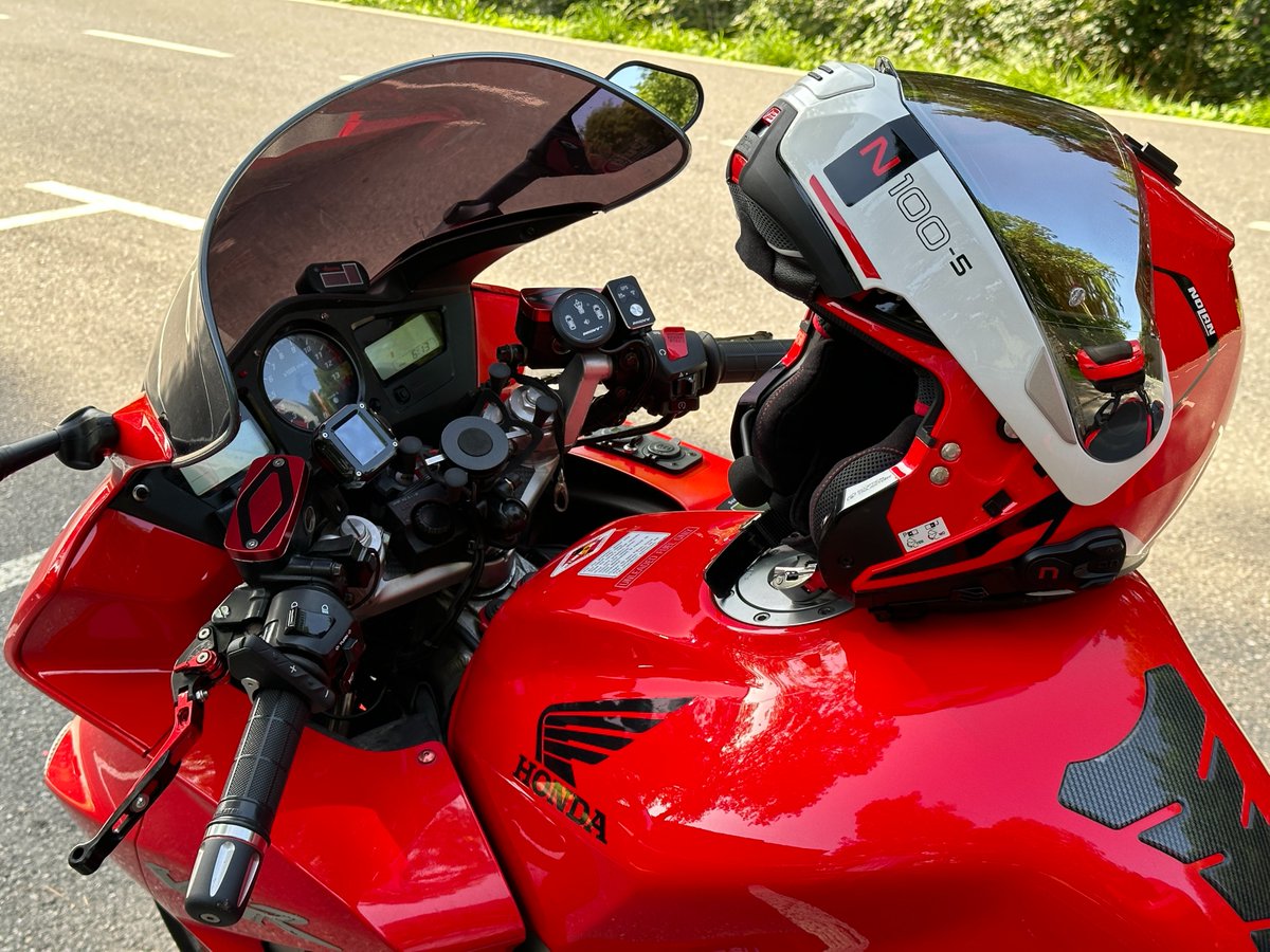 InnovvTech's tweet image. INNOVV K3 Dashcam and ThirdEYE BSD System on HONDA VFR-ABS del 2007😉 #innovv #hondavfr #motorcyclecamera #dashcam #bsd