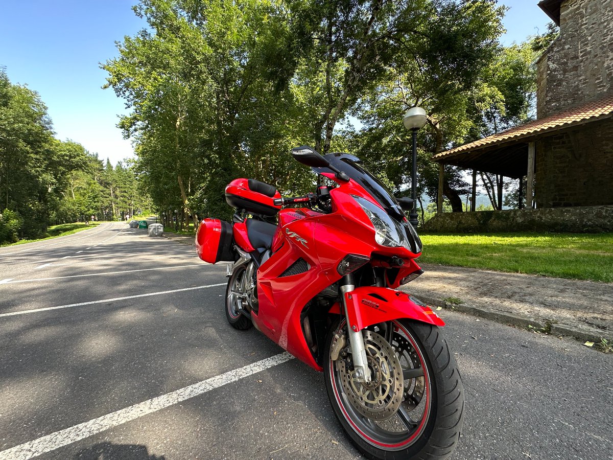 InnovvTech's tweet image. INNOVV K3 Dashcam and ThirdEYE BSD System on HONDA VFR-ABS del 2007😉 #innovv #hondavfr #motorcyclecamera #dashcam #bsd