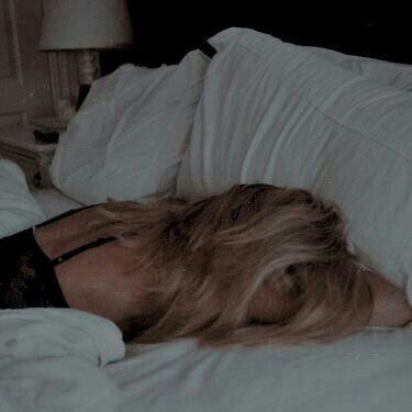 L1ttlequeen's tweet photo. mmmm…. tired https://t.co/6bAaiM2h0p