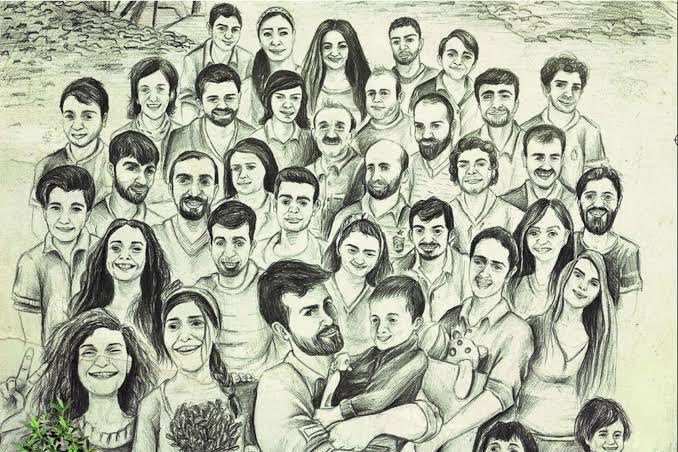 Kobanî ile dayanışmak için yola çıkarken Suruç’ta 8 yıl önce katledilen 33 düş yolcusunu saygı ve sevgiyle anıyoruz.  Katliamının arkasındaki güçler ve gerçek failler ortaya çıkana kadar mücadelemiz sürecektir. Anıları, mücadelemizde yaşayacak.