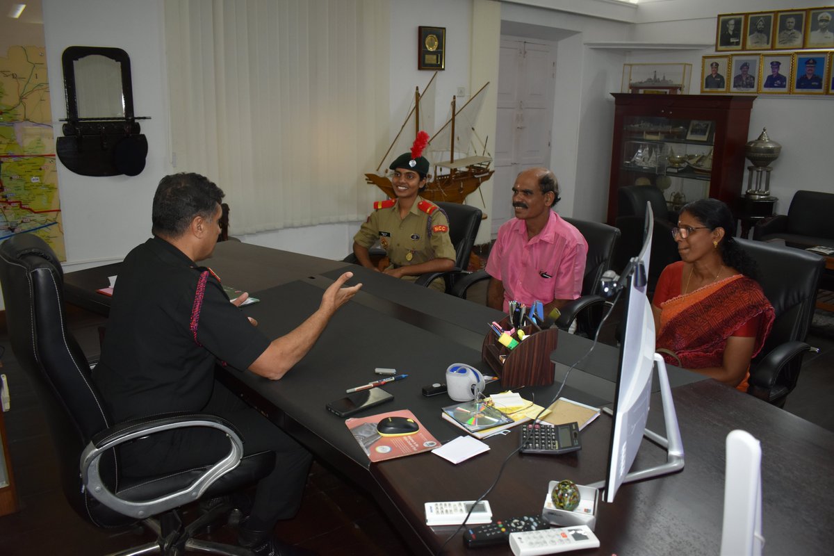 NCC_KER_LAK_DTE's tweet photo. Congratulations
Cadet Sivani JR of 2K Bn selected for YEP Vietnam. The Cadet along with her parents met the ADG today. ADG congratulated the cadet on her nomination. Speaking to the parents ADG complimented the parents and urged them to keep motivating her in her future endeavors https://t.co/Xo5Z0Vtp7Q