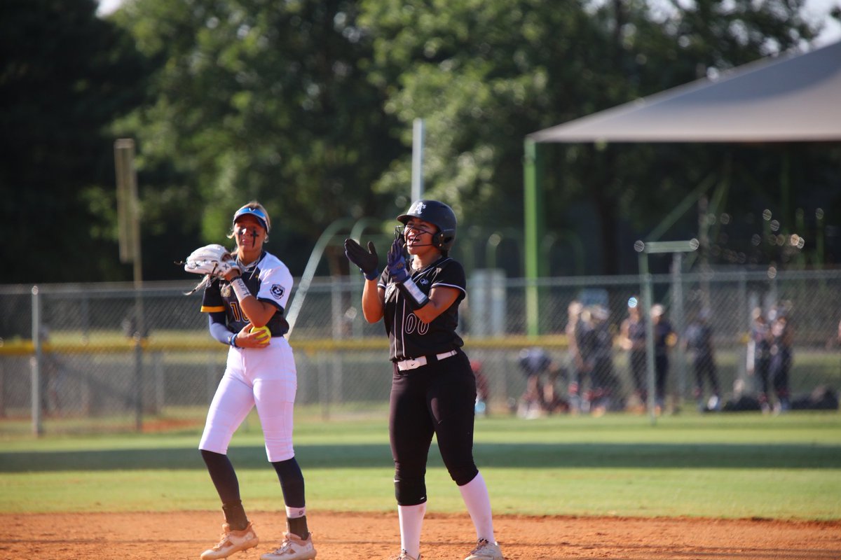 Kalia_Espere's tweet photo. A few offensive highlights from this past weekend in the Atlanta Legacy Invitational. Thank you to all the coaches who came out in the heat to watch us play. Now it's time for PGF!
#AlwaysStrive @joseortega247 @CoachLisle @CoachSowderLBSU @lauraberg44 @Coach_SniderSB @StacyMayJohnson @GeoffHirai @Madd_grimm9 @CuseSB