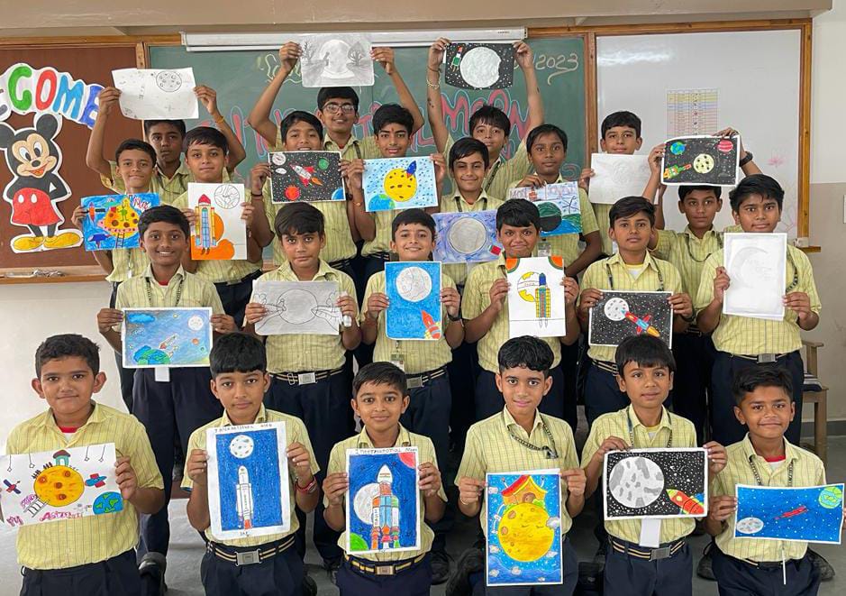 InfoGujcost's tweet photo. #GUJCOST is pleased to inform that 6000 plus students &amp; citizens from across Gujarat have  participated in Essay &amp; Painting competitions organized by #GUJCOST to mark #InternationalMoonDay.

Evaluation of these creative submissions is in process.

Stay connected for more updates. https://t.co/WwLulmyN9d