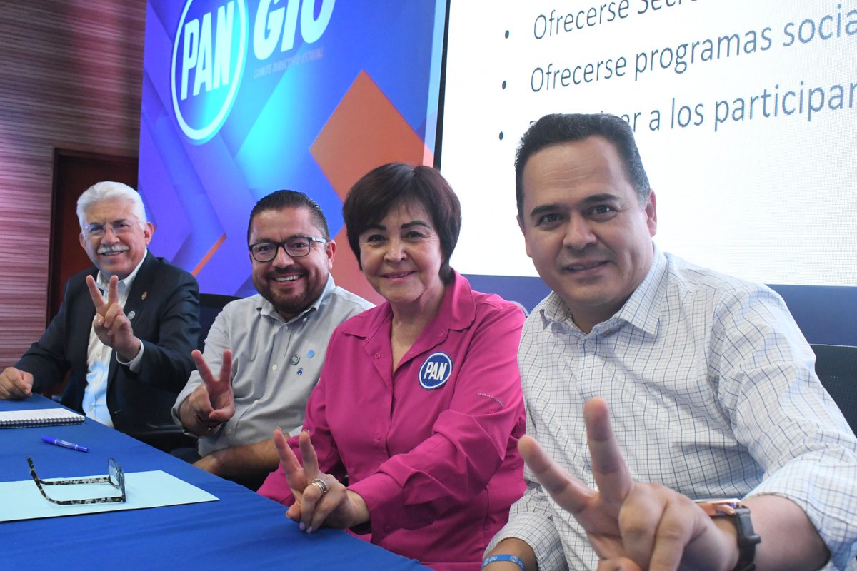 AnitaEsquivelMx's tweet photo. La unión y el compromiso nos caracteriza como guanajuatenses y desde el PAN Guanajuato seguiremos trabajando con pasión y liderazgo para nuestro estado. #SiLeSabe 🔵 https://t.co/Tzhb5mNBqK