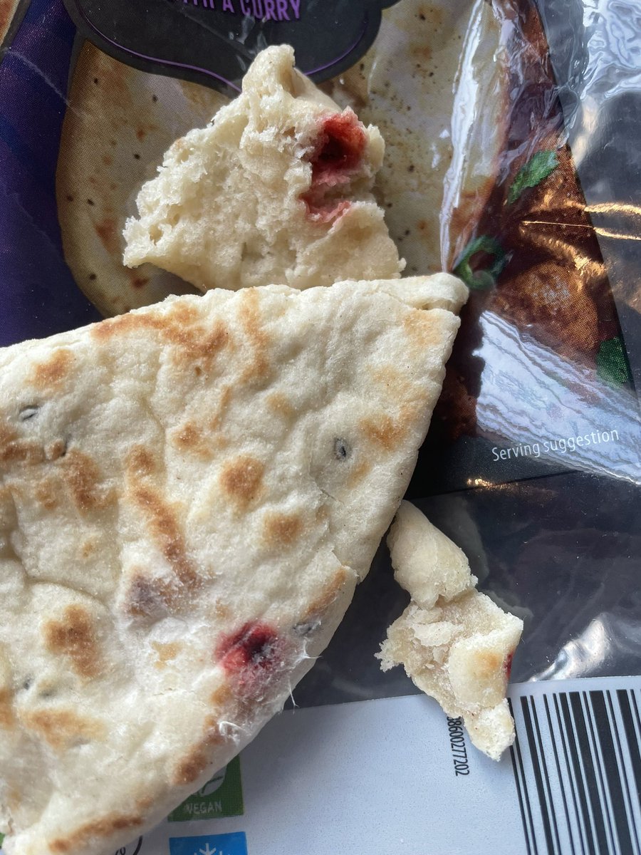 amberrita_'s tweet image. Opening my naan bread and there is red spots on them!!!! I will not be eating them @AldiUK what is it ????? #aldi   #putoff